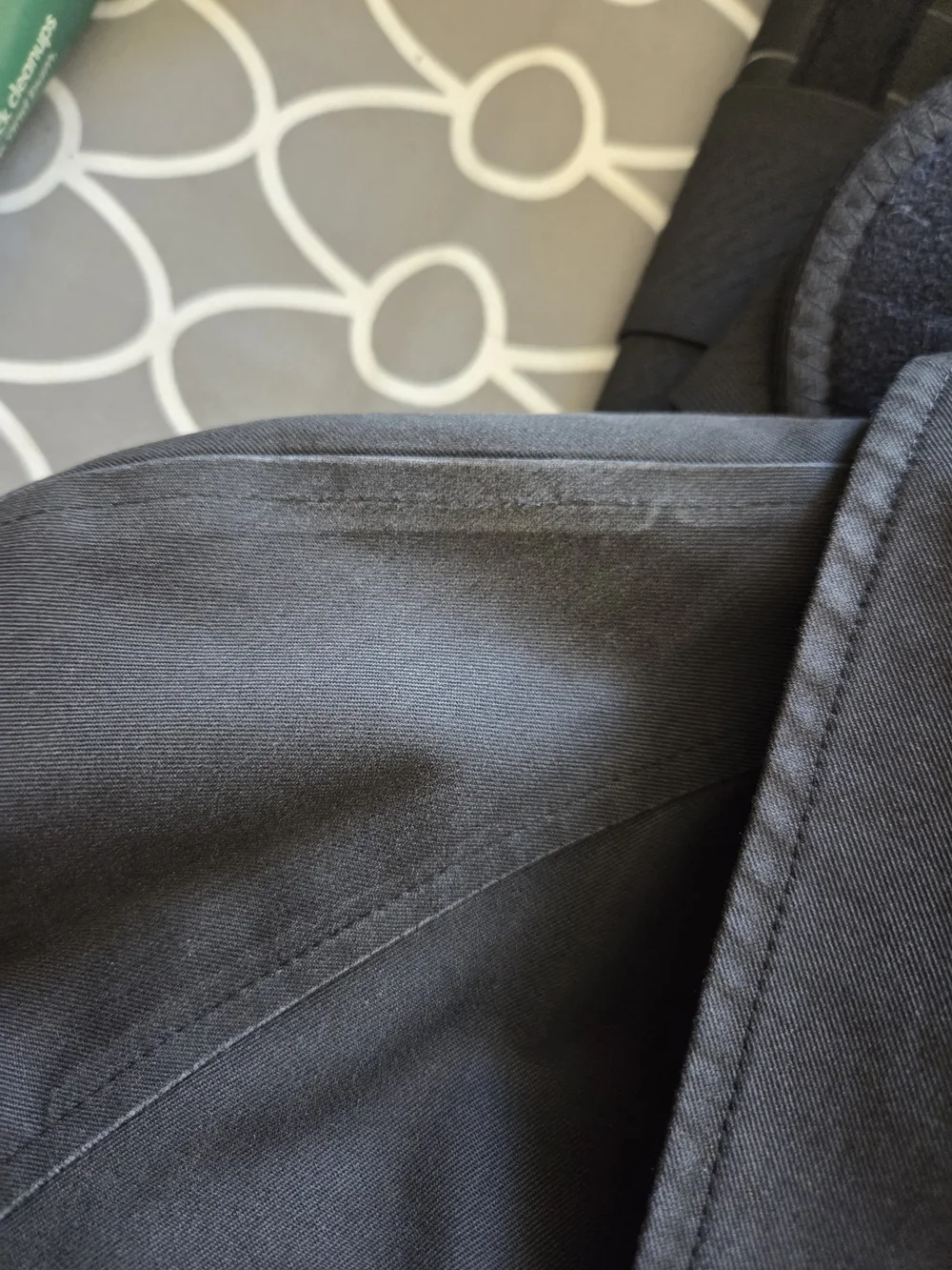 Classic Burberry Black Trench Coat - Picture 6 of 7